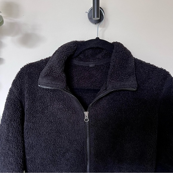 Uniqlo Fleece Jacket - Picture 4 of 9